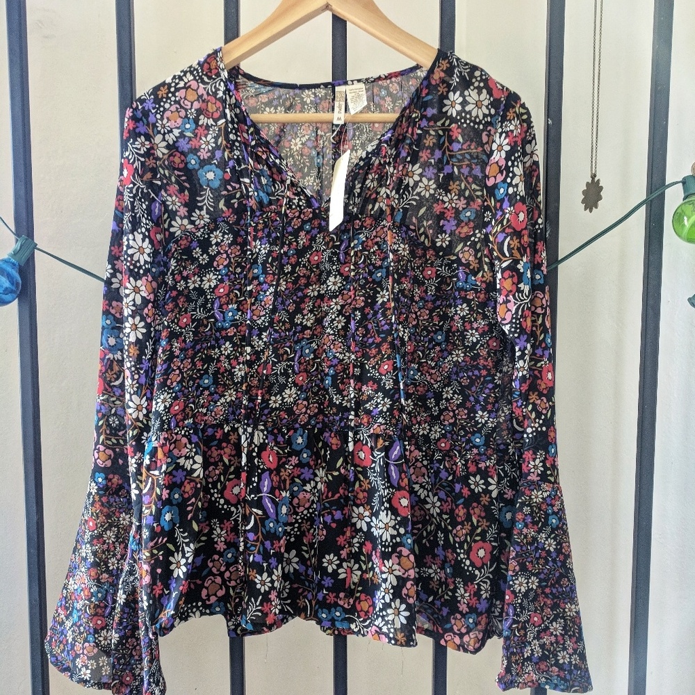 {SOLD}🍃Japna With Love Flowy Sheer Peplum Top